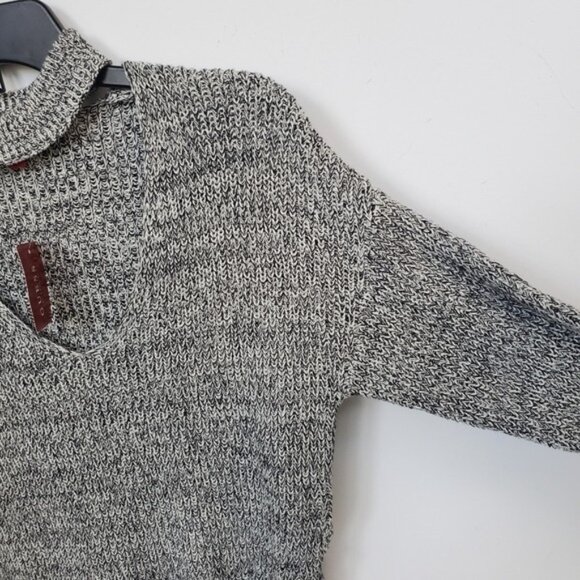 NWT Guess Sweater Lace Up details Size Small - Picture 7 of 15